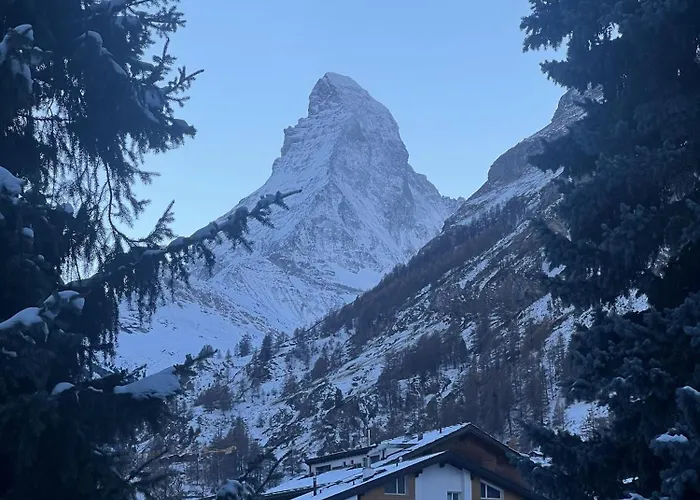 Апартаменти Cosy Modern Alpine